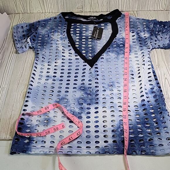 Fashion Nova The Only One Tee Blue Distressed V Neck Top Womens Size XS NWT - Picture 8 of 9